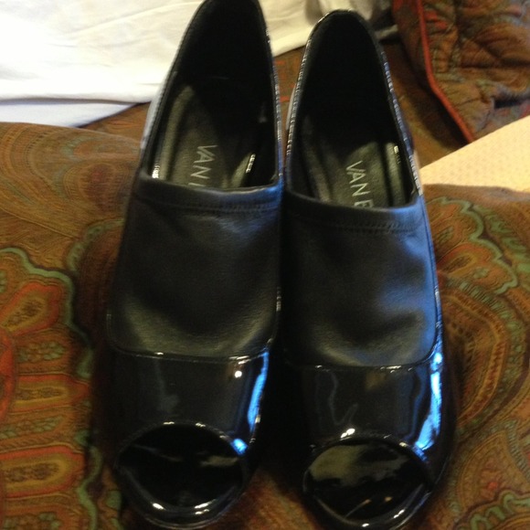 Pair of vaneli heels - Picture 3 of 3