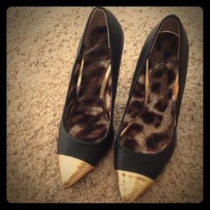 Black & Gold Heels!