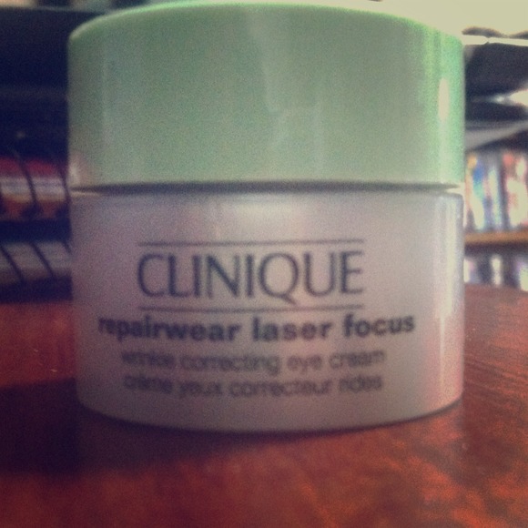 Wrinkle correcting eye cream