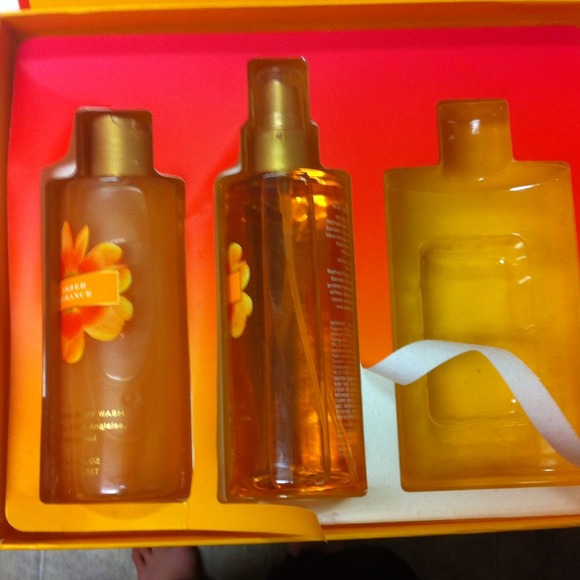 Amber romance body spray and bath wash
