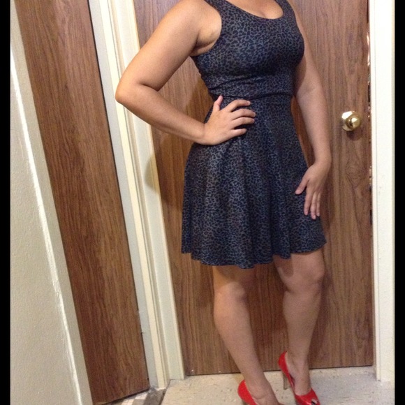 **SOLD** Animal prints dress - Picture 2 of 3