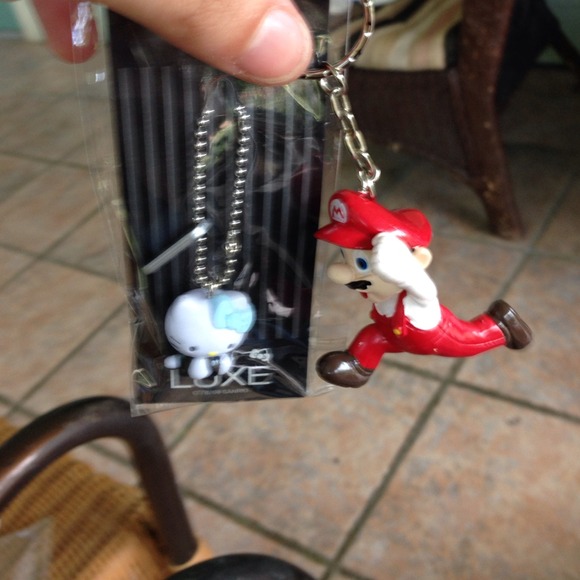Poshmail!! Thanks for my key chains !!