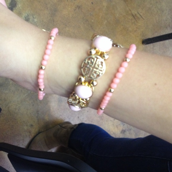 Peach 3 set medallion