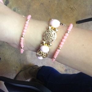 Peach 3 set medallion