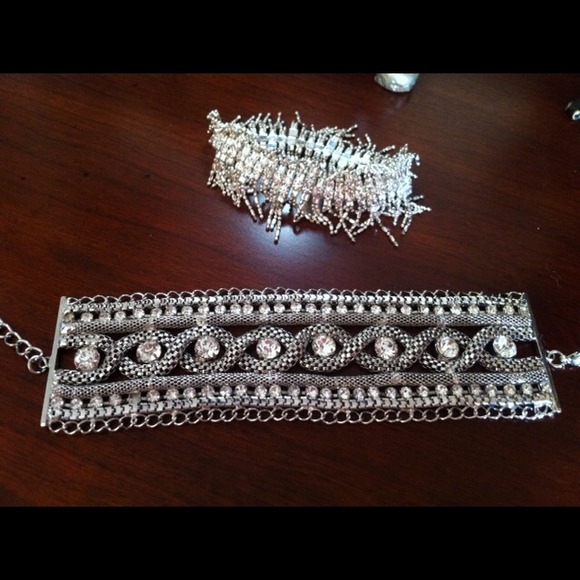 🎀Bundle of statement bracelets!! - Picture 2 of 3