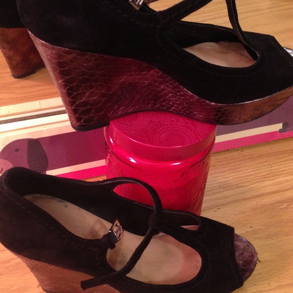 Franco Sarto open toe wedge heels