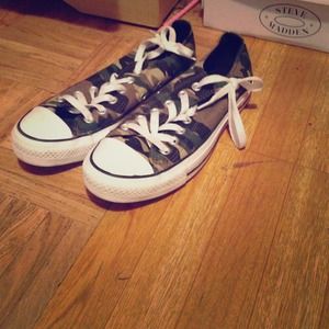 CAMO converse :) size 5 men's women's 7