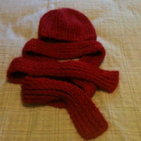 Hand crochet beanie and scarf red