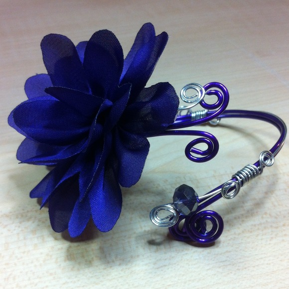 #05 SOLD... but can make you one...Stunning wire - Picture 2 of 4