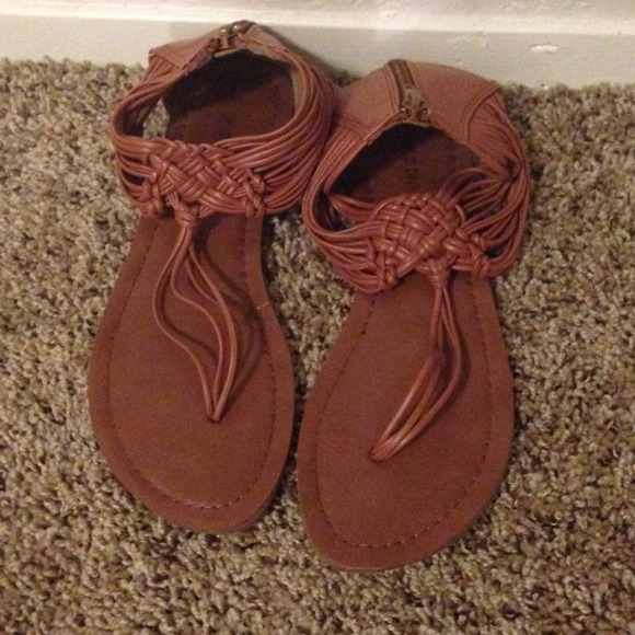🚫SOLD🚫 Brown T-strap sandals