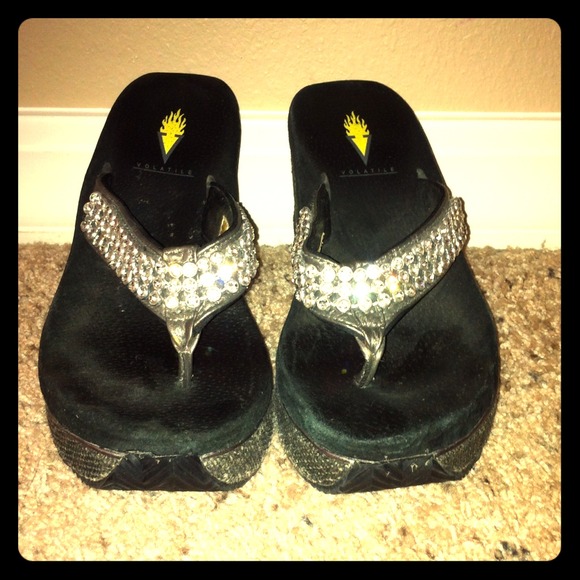 Volatile rhinestone wedge