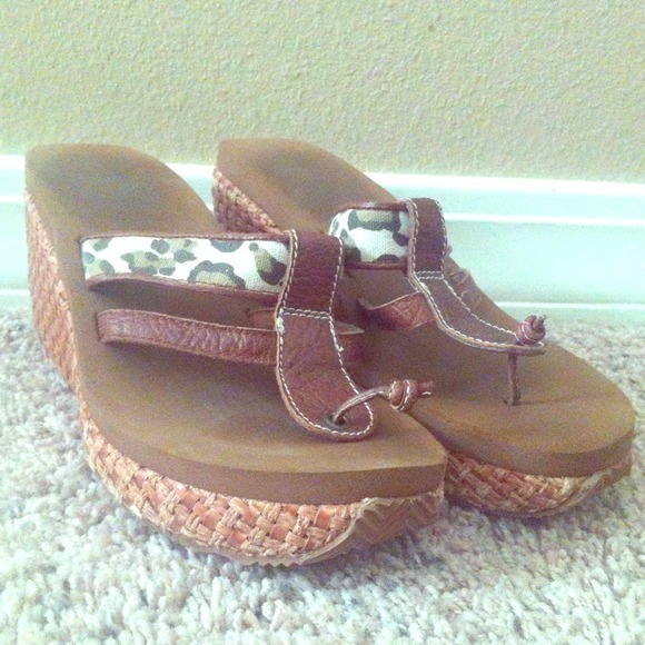 Volatile leopard wedge - Picture 1 of 2