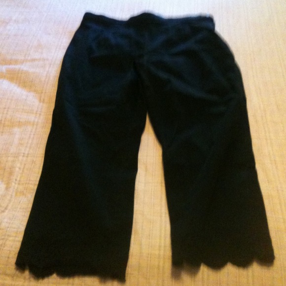 Cute black capris