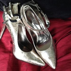 sold tomorrow Carlos pumps BUY NOW