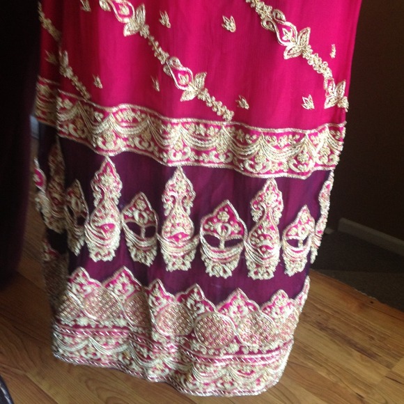 Indian / Pakistan heavy wedding dress - Picture 2 of 4