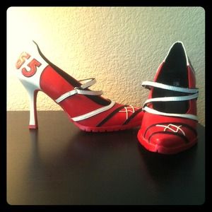 Red Pumps! Hot! Fun!