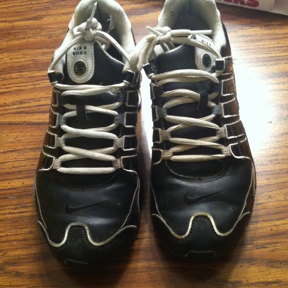 Youth size 7 nike shox