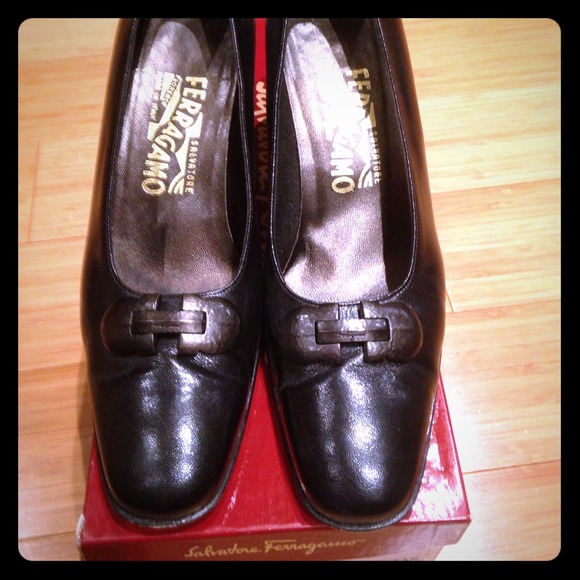 REDUCED!! Salvatore Ferragamo Clessidra Black Pump