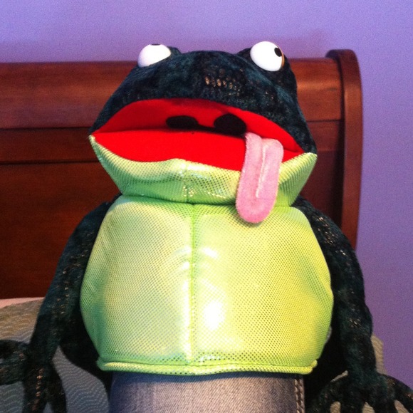 Children's adjustable frog hat