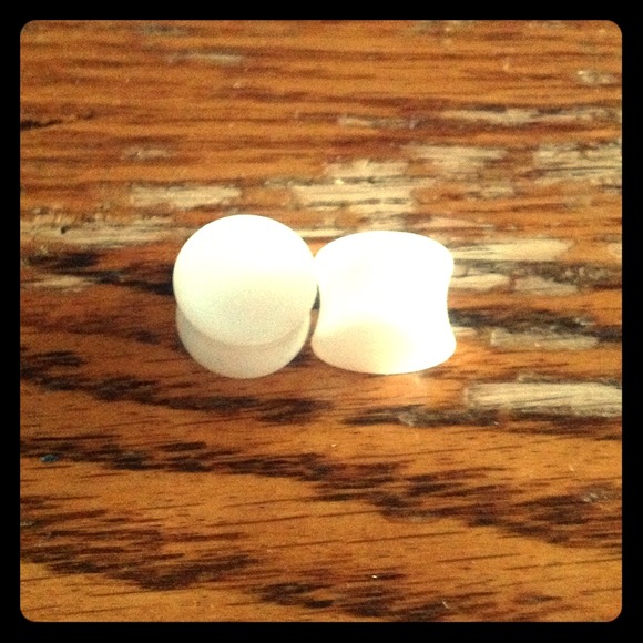 1/2 inch Double-flared white plugs
