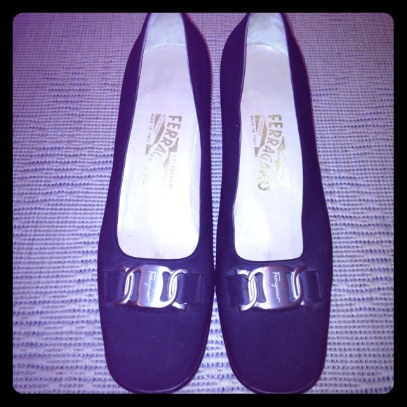 Great Condition Black Ferragamo Pumps