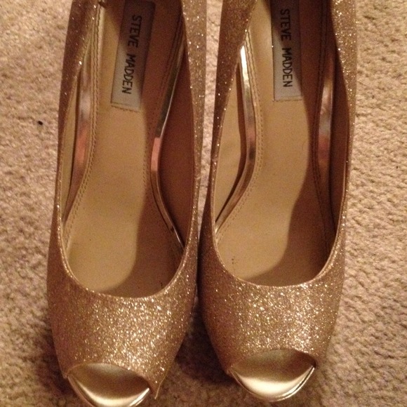 Steve Madden Gold Glitter Shoes! Size 10