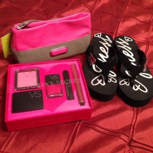 Bundle - VS Makeup Set / VS sm bag & Guess F/F.