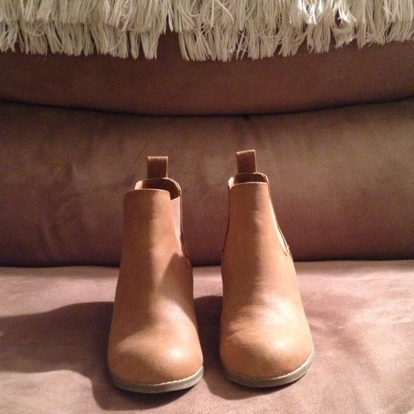 Beige boots size 6
