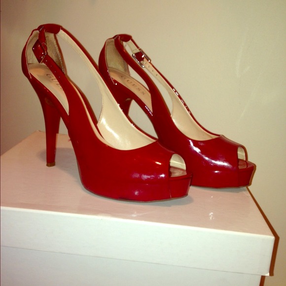 Reduced! Sexy Red cut out pumps by Guess! 💖👠👠