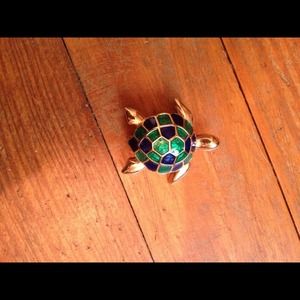 Turtle pin