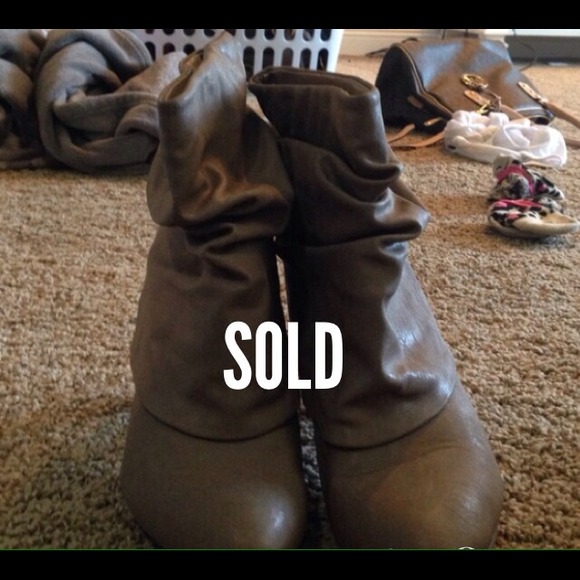 ***SOLD****Grey boots