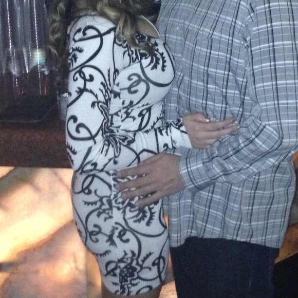 ✖SOLD IN BUNDLE ✖Sweater dress - Picture 2 of 4