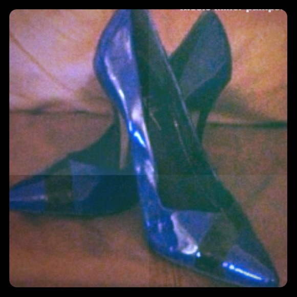 Size 11 NICOLE MILLER blue and black pumps.