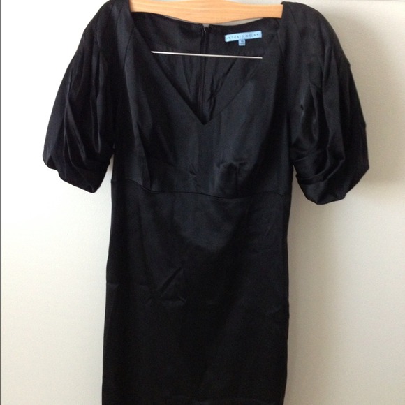 SOLD in bundle! Classic Little Black Dress - Picture 3 of 4