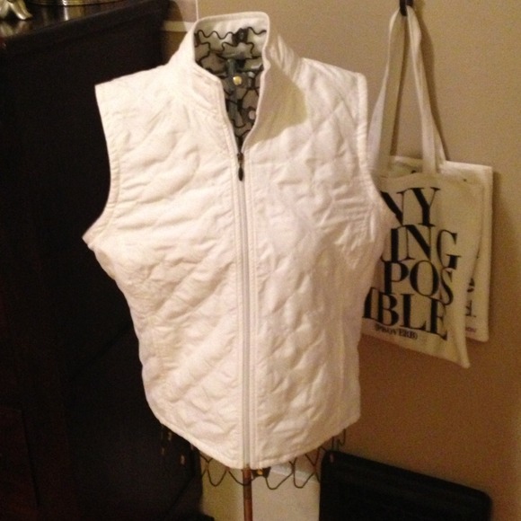 TRADE Columbia vest, VS nightie, & B/cream scarf