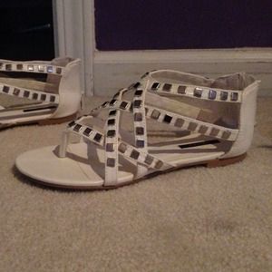 White strap sandals with embellishment💜