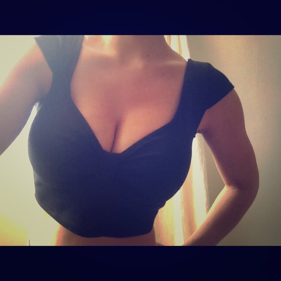 Black crop top