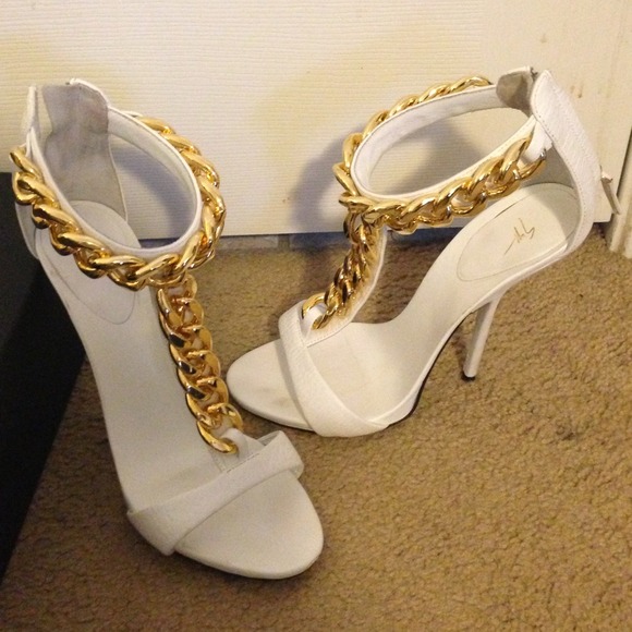 **Accepting Offers**Giuseppe - Picture 1 of 2