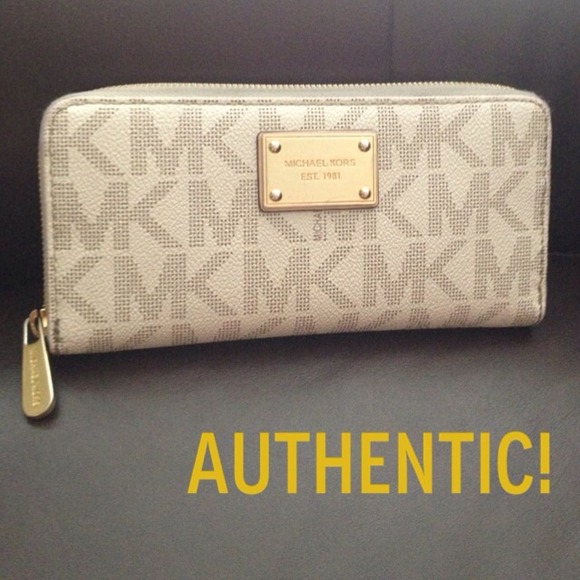 ⛔️ SOLD Michael Kors wallet