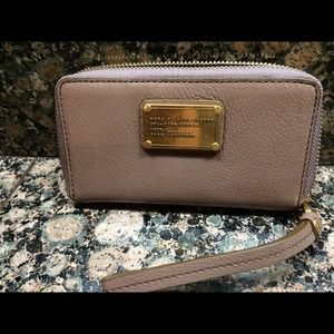 ❌HOLD @mikalarose ❌ MBMJ phone Wristlet ✨