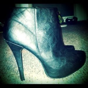 ❌SOLD❌ Black leather booties