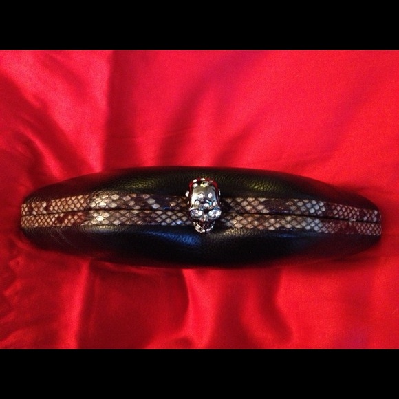 🎉HOST PICK 11/1 🎉 Black faux leather lip clutch - Picture 2 of 4