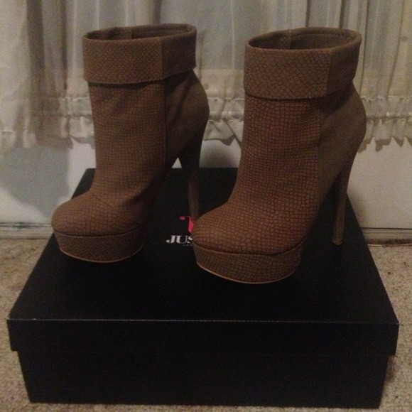 Size 5 1/2 Cute Booties
