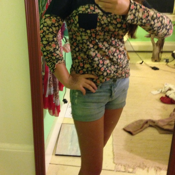 Cute floral top from pacsun 🌸