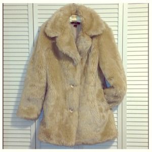 🎀 Faux Fur Coat 🎀