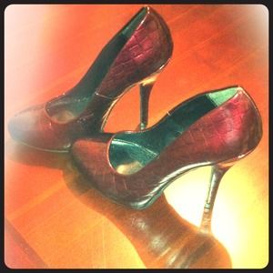 Maroon leather pumps