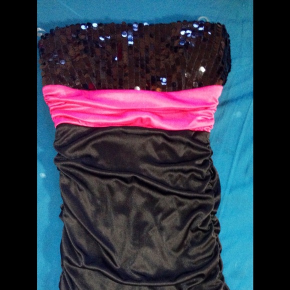 REDUCED... cute night out dress! 🌸🌟🌟😊 - Picture 4 of 4