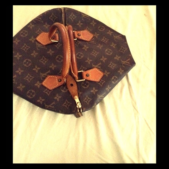 Unavailable.Authentic LV speedy 30 with 2keys/lock