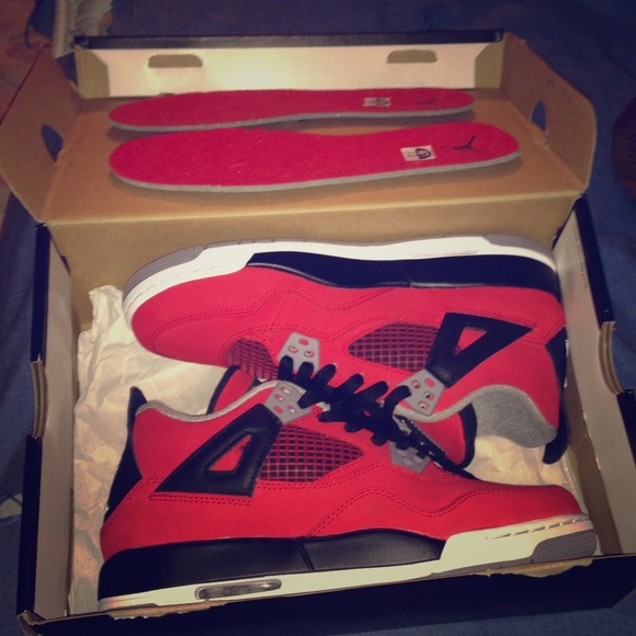 🚨jordan retro 4 toros