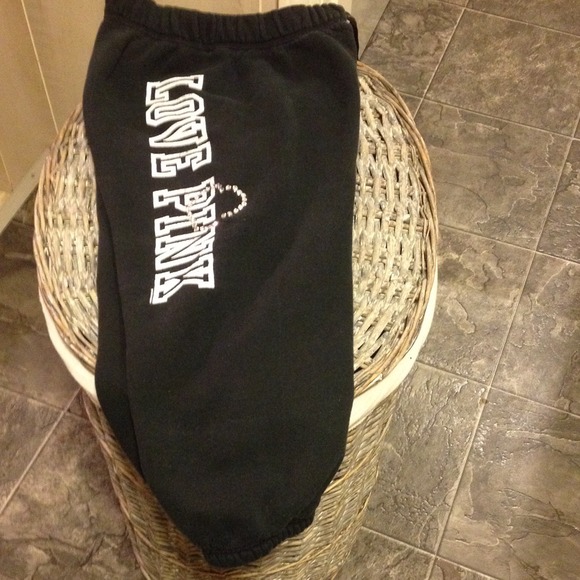 Bundle trade of 5 💋 Love Pink cropped sweats💋 - Picture 2 of 2